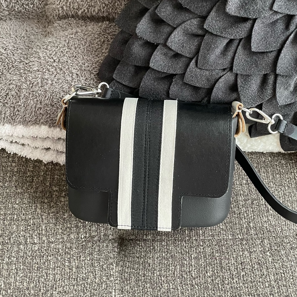 O-Bag Crossbody